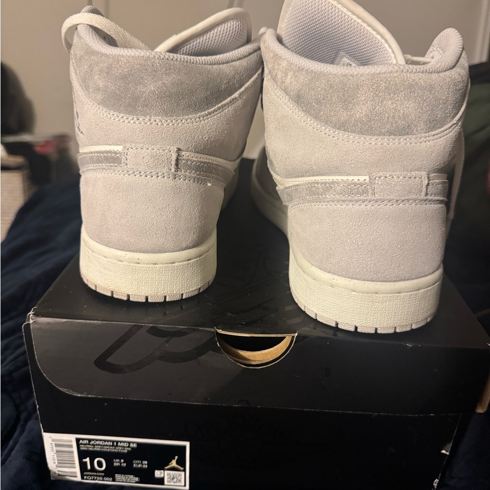 Jordan Men's Light Gray Sneakers